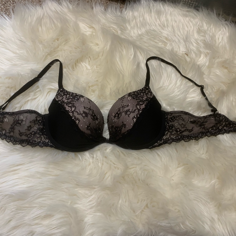 32 B Victoria Secret Black Lace bra
